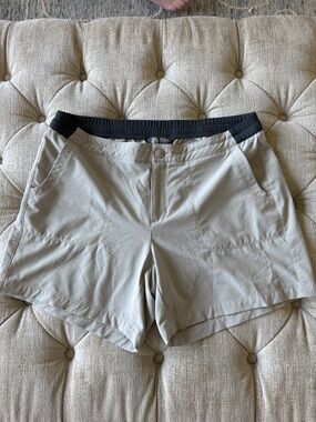 The North Face Women's L Stone Shorts with Black Waistband